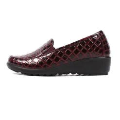 Beth Croc Women's Comfort Walk Shoes Burgundy