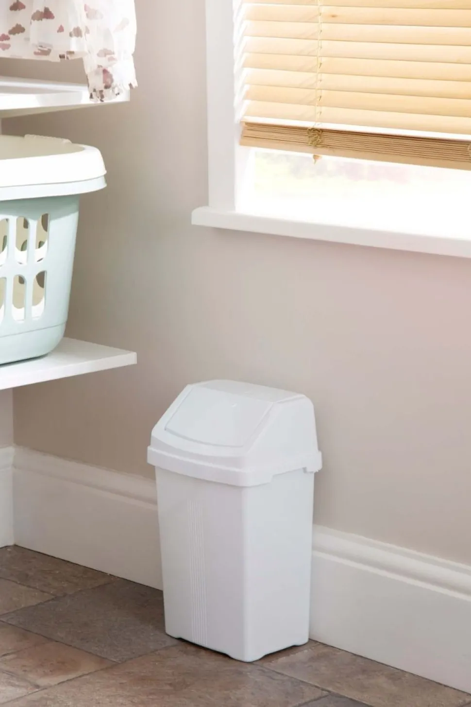 Casa 8 Litre Swing Bin White