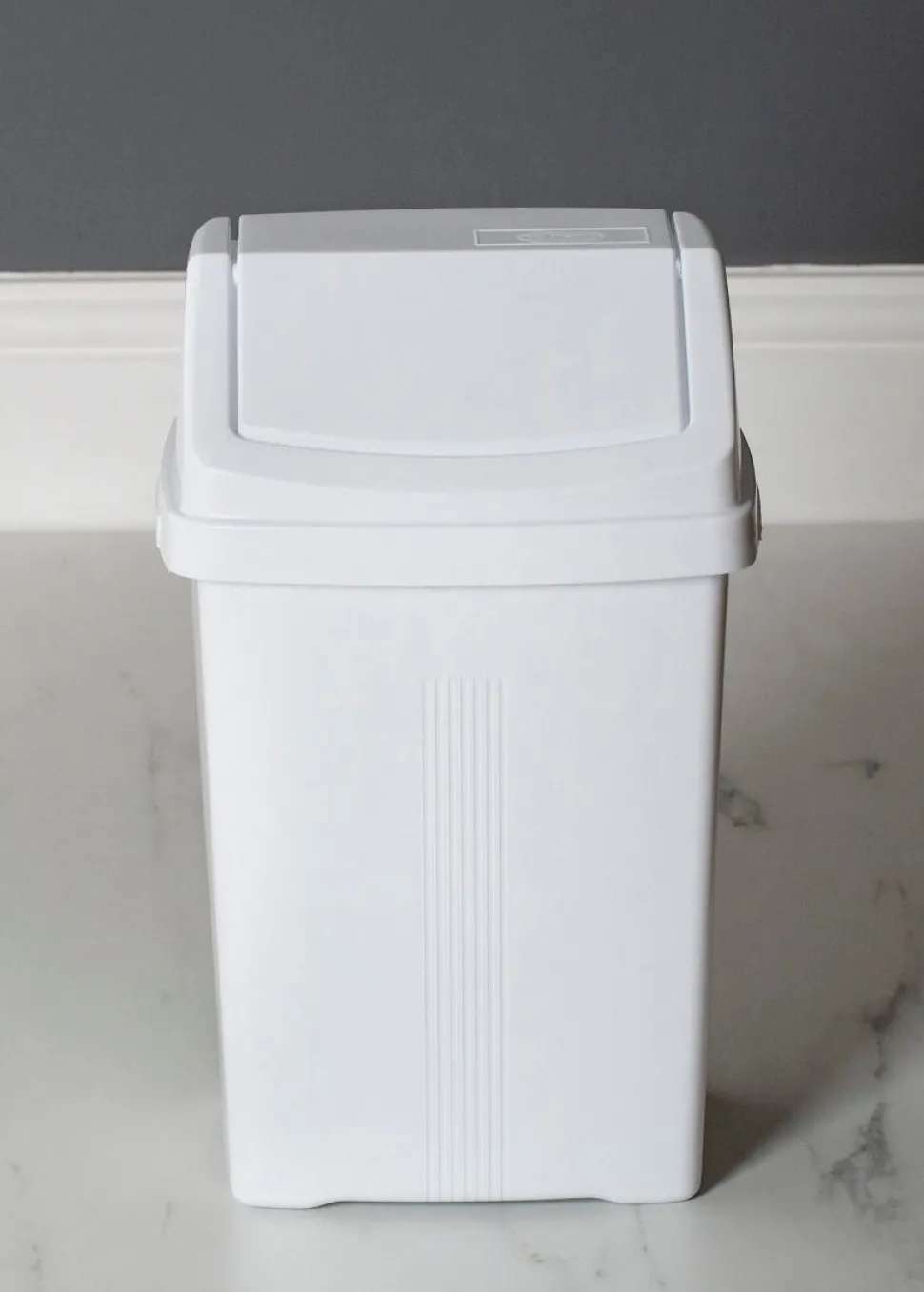 Casa 8 Litre Swing Bin White