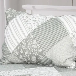 Lylia Pillowsham